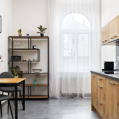 Stay2Gether City Buzz Apt - O2 Arena - Sleeps 6 Prague Exterior photo
